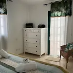 Vivilanza Surfhouse בית הארחה *