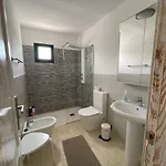 בית הארחה Vivilanza Surfhouse קוסטה טגוויסה