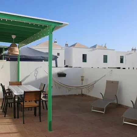 Vivilanza Surfhouse بيت ضيافة *