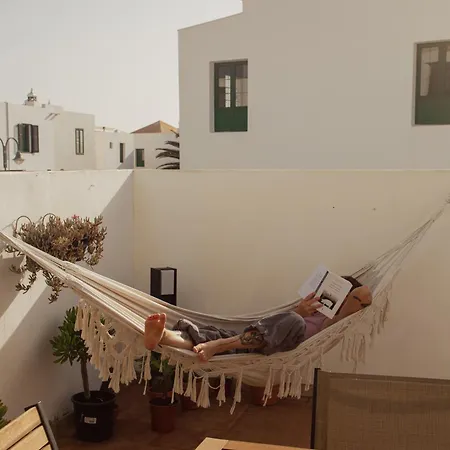 Vivilanza Surfhouse كوستا تاغيسي