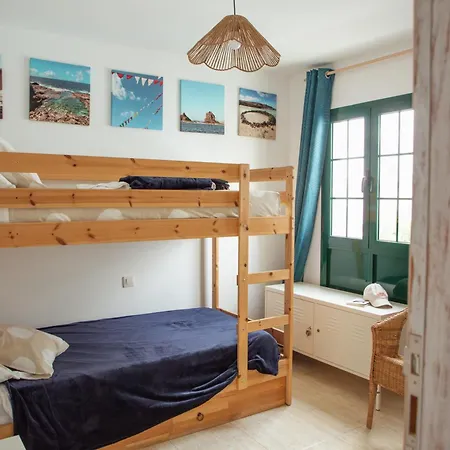 Vivilanza Surfhouse بيت ضيافة *