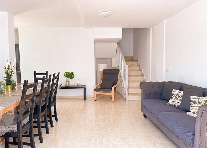 بيت ضيافة Vivilanza Surfhouse كوستا تاغيسي