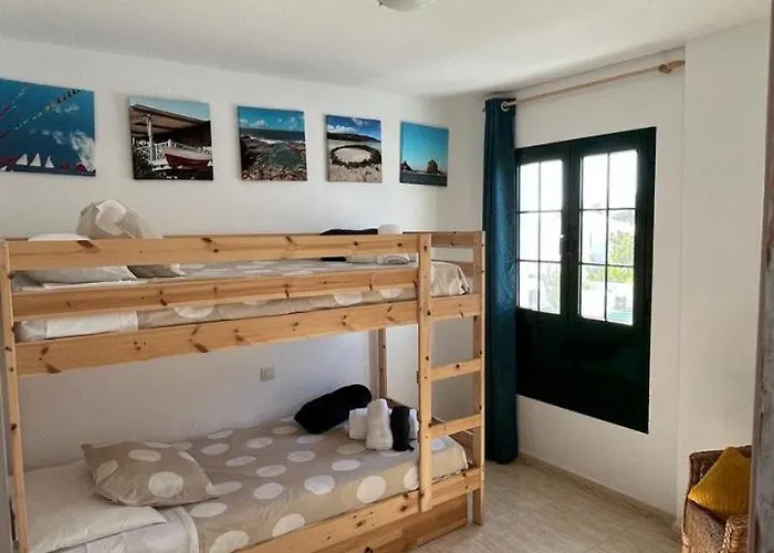 Vivilanza Surfhouse بيت ضيافة *